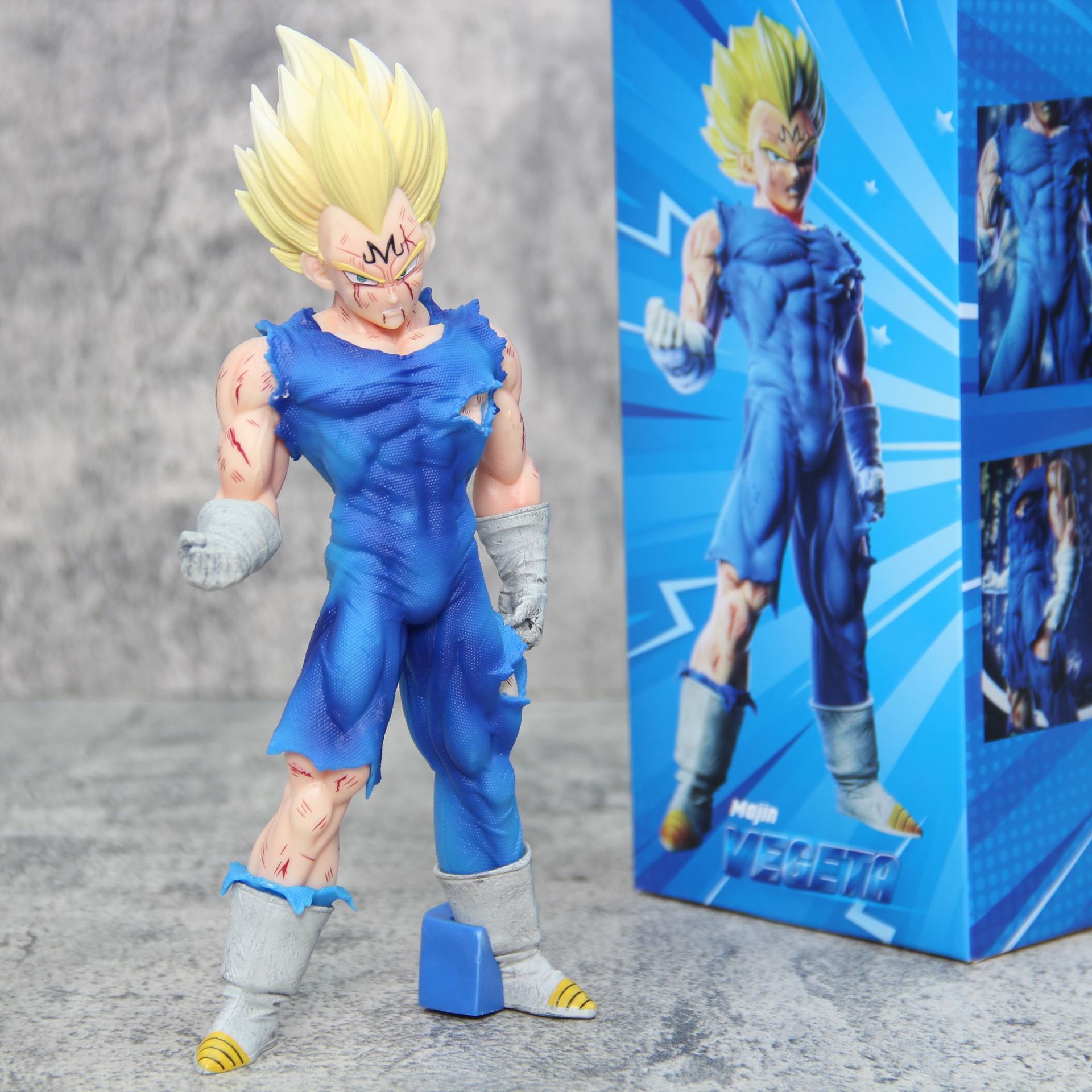 Vintage Collectible Figurines - Dragon Ball Z Super Saiyajin Prinz
