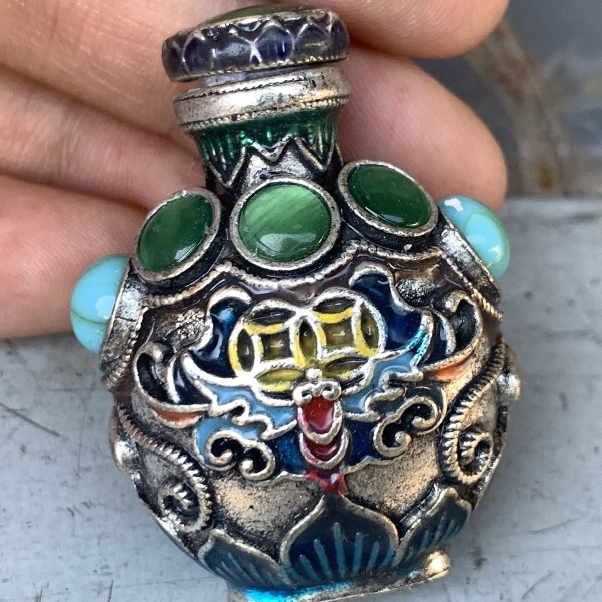 Vintage Cloisonné Bronze Schnu – Vintage Collectible Bottles Bewertung und Preis