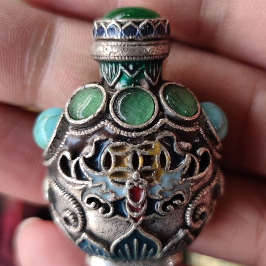 Vintage Cloisonné Bronze Schnu – Vintage Collectible Bottles Bewertung und Preis